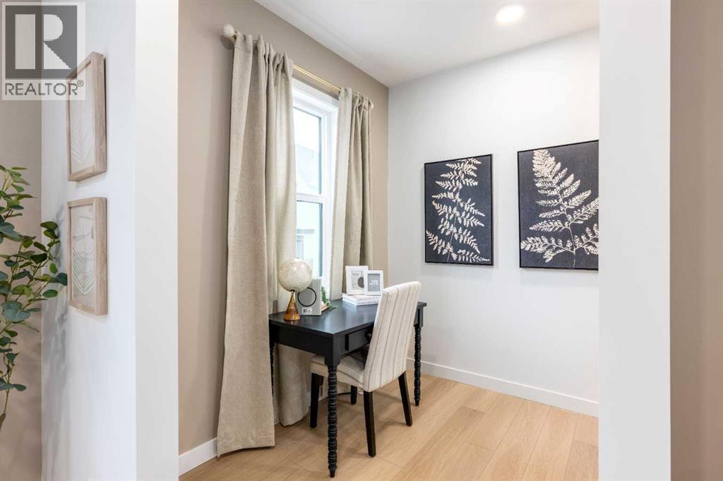 Row / Townhouse for Sale in 103, 30 Rochester View NW|Calgary, Alberta T3L0M8 4