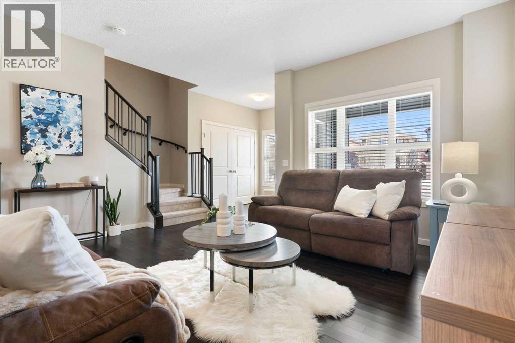 House for Sale in 547 Evanston Drive NW|Calgary, Alberta T3P0H4 2