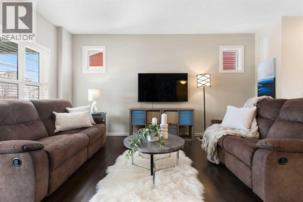 House for Sale in 547 Evanston Drive NW|Calgary, Alberta T3P0H4 3