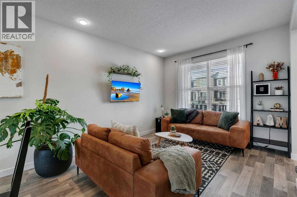 Row / Townhouse for Sale in 24 Carringvue Way NW|Calgary, Alberta T3P1K8 4