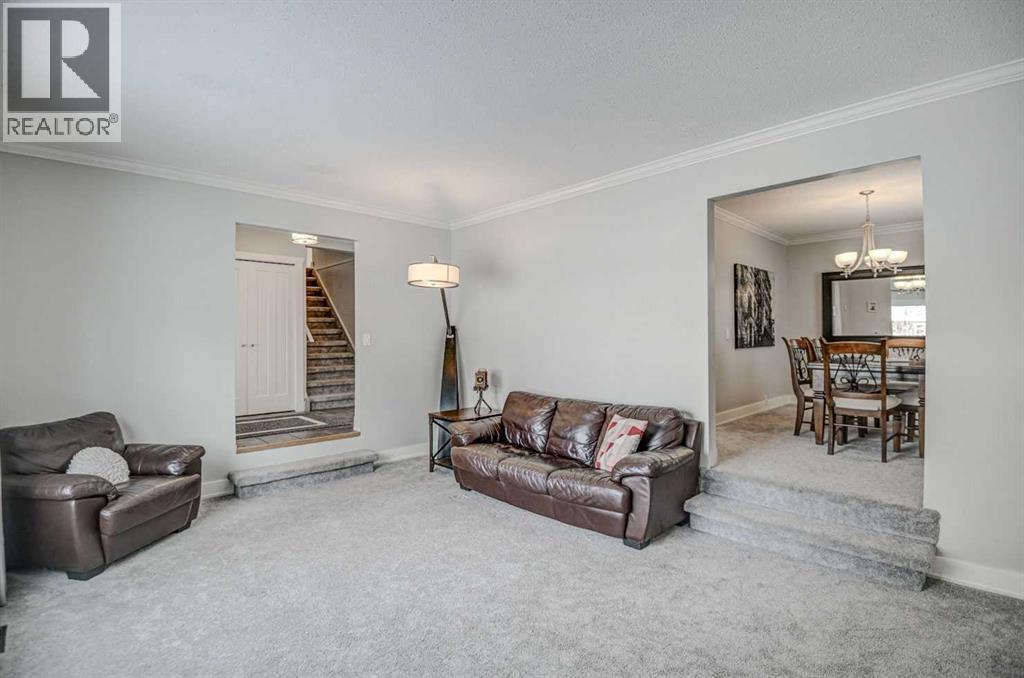 House for Sale in 311 Canterbury Place SW|Calgary, Alberta T2W2B5 4