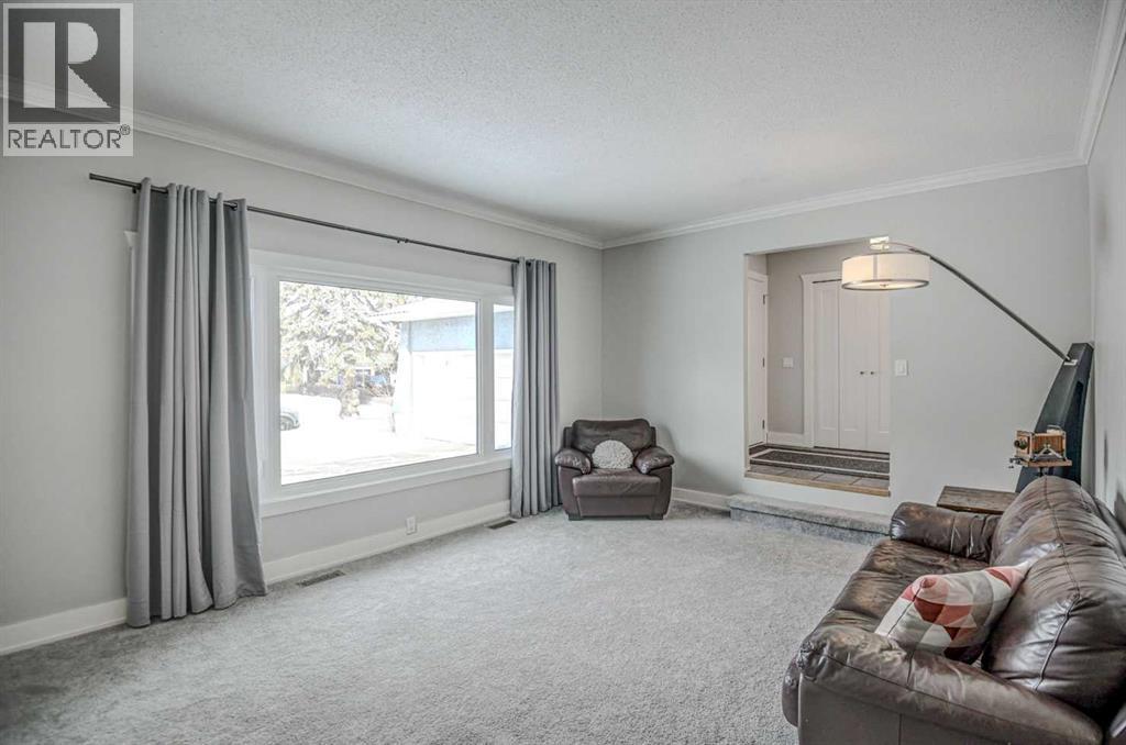 House for Sale in 311 Canterbury Place SW|Calgary, Alberta T2W2B5 5