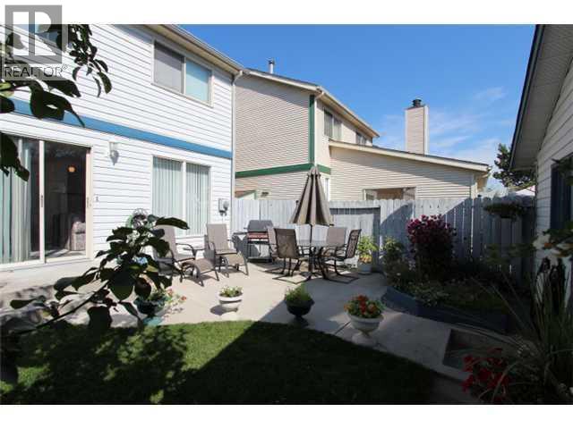 House for Sale in 856 Queensland Drive SE|Calgary, Alberta T2J6J4 4