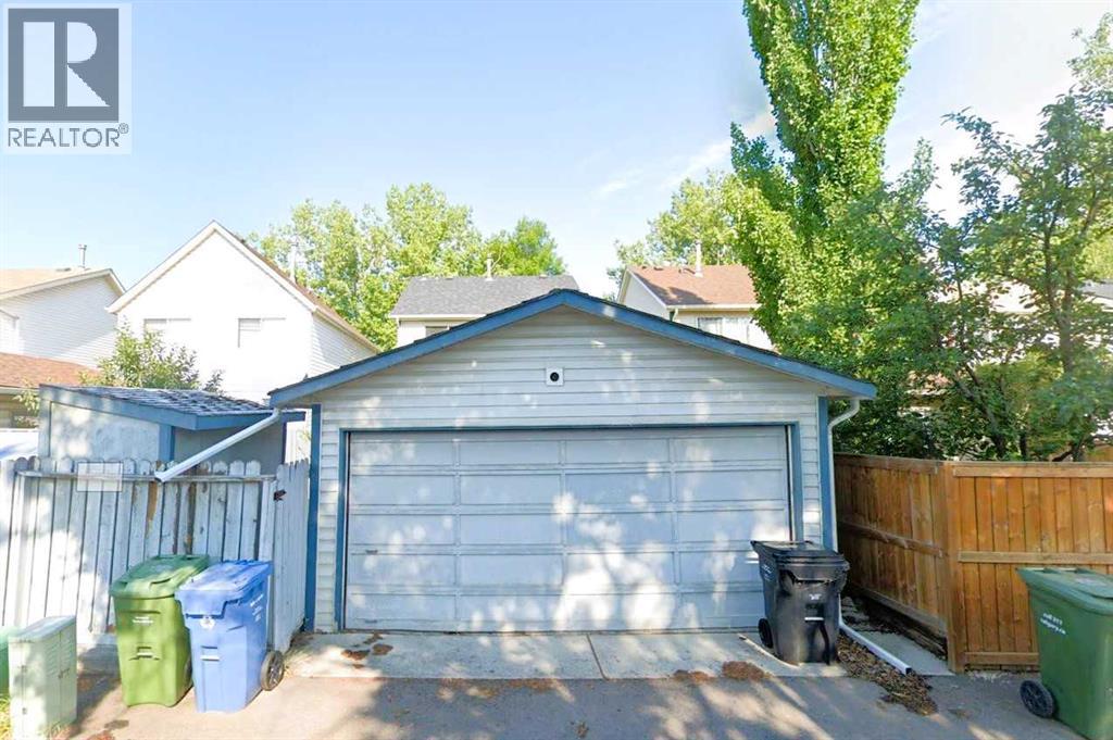 House for Sale in 856 Queensland Drive SE|Calgary, Alberta T2J6J4 3