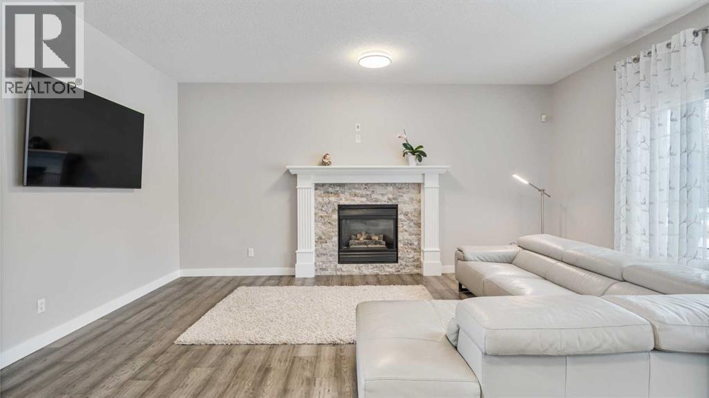 House for Sale in 39 Mt Douglas Point SE|Calgary, Alberta T2Z3J6 5