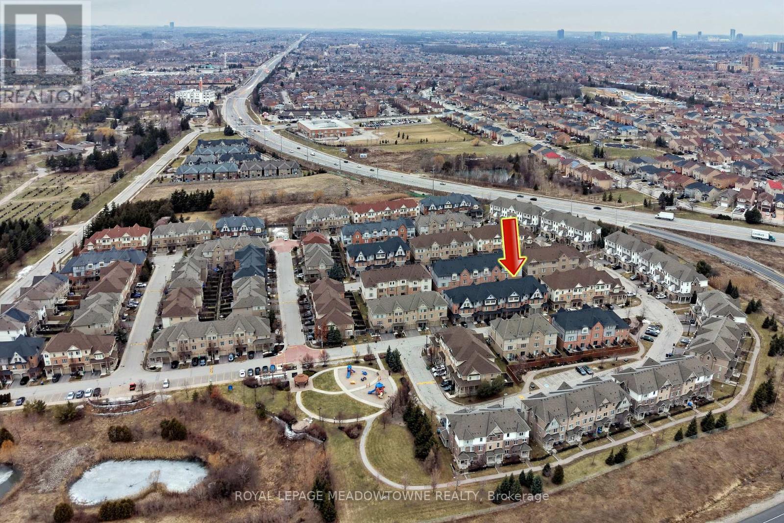 Row / Townhouse for Sale in 113 CEDAR LAKE CRESCENT|Brampton (Bram West), Ontario L6Y0R1 2