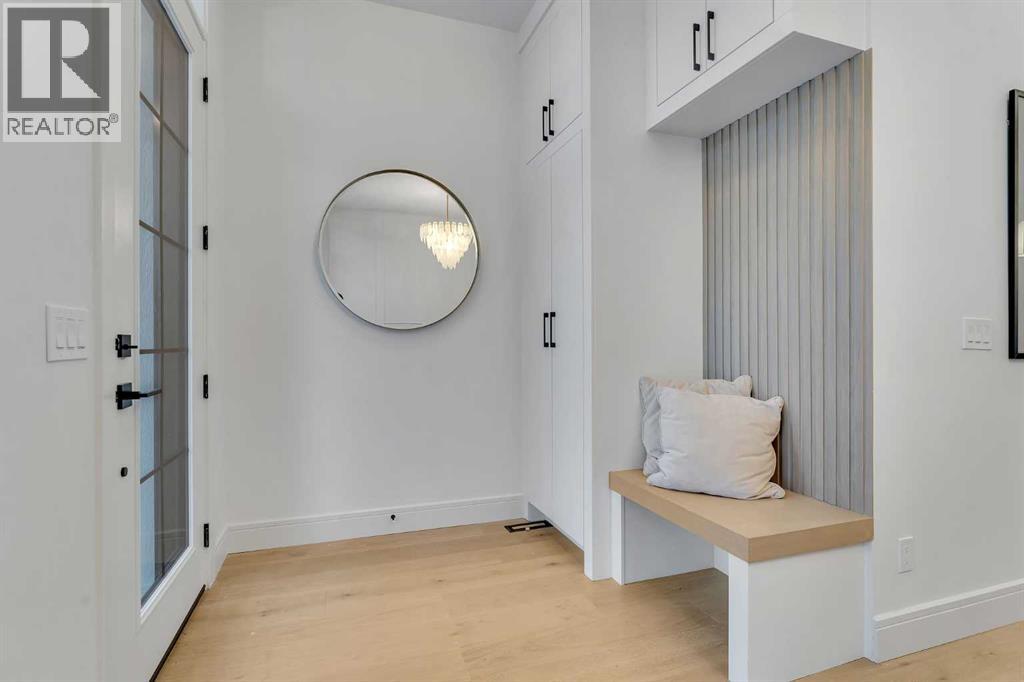 House for Sale in 1727 19 Avenue NW|Calgary, Alberta T2M1B4 5