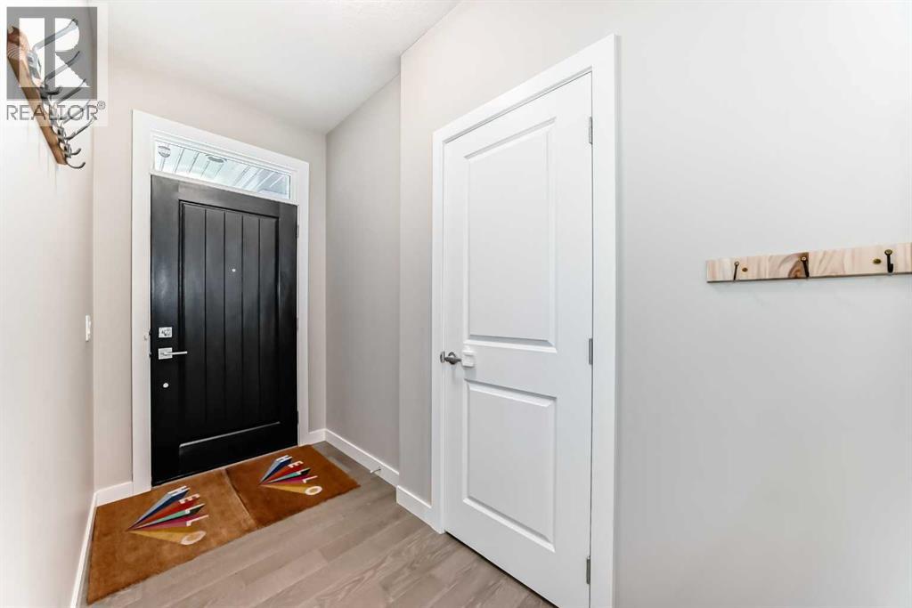 House for Sale in 41 Shawnee Green SW|Calgary, Alberta T2Y0P5 5