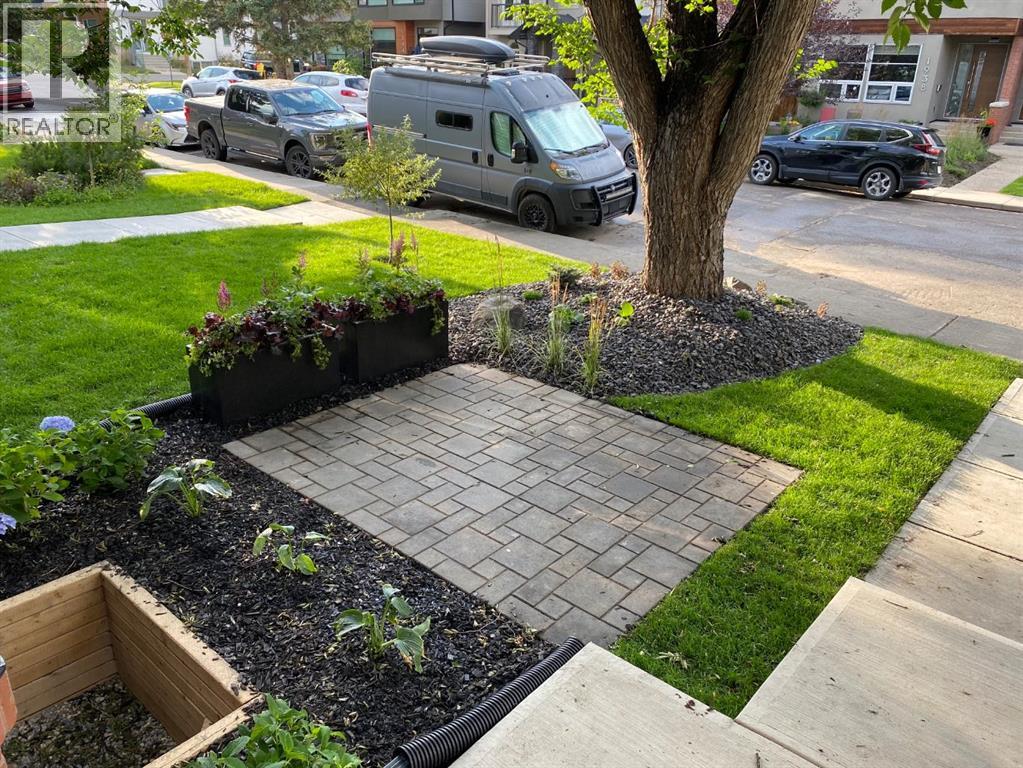 House for Sale in 1935 43 Avenue SW|Calgary, Alberta T2T2N1 2