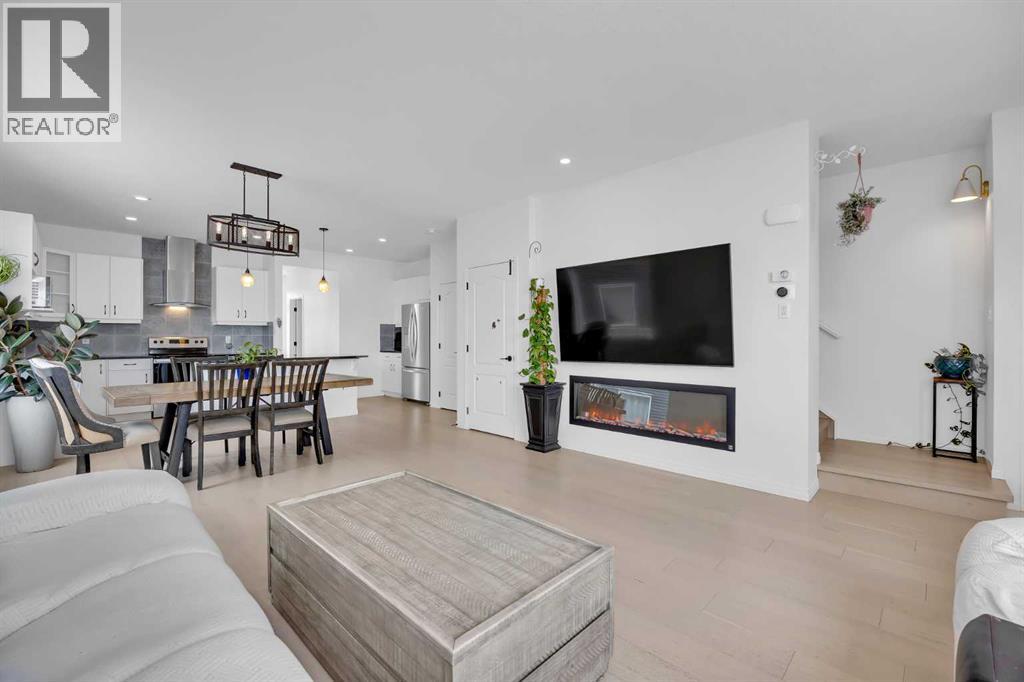 House for Sale in 76 Edith Mews NW|Calgary, Alberta T3R1S6 5