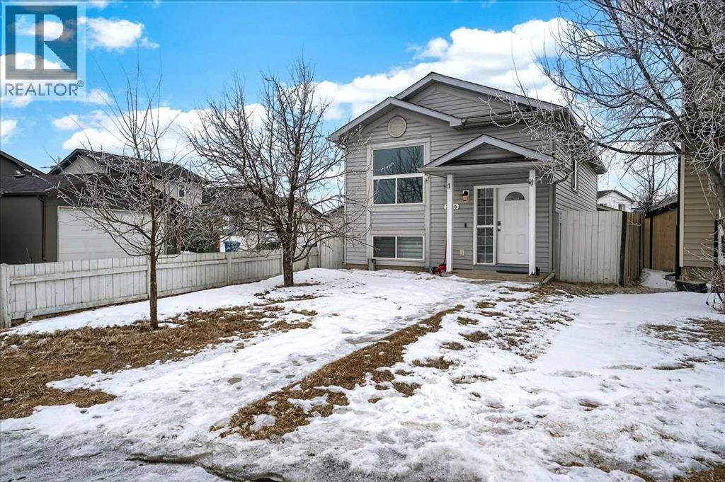 House for Sale in 246 Martinvalley Mews NE|Calgary, Alberta T3J4W3 2