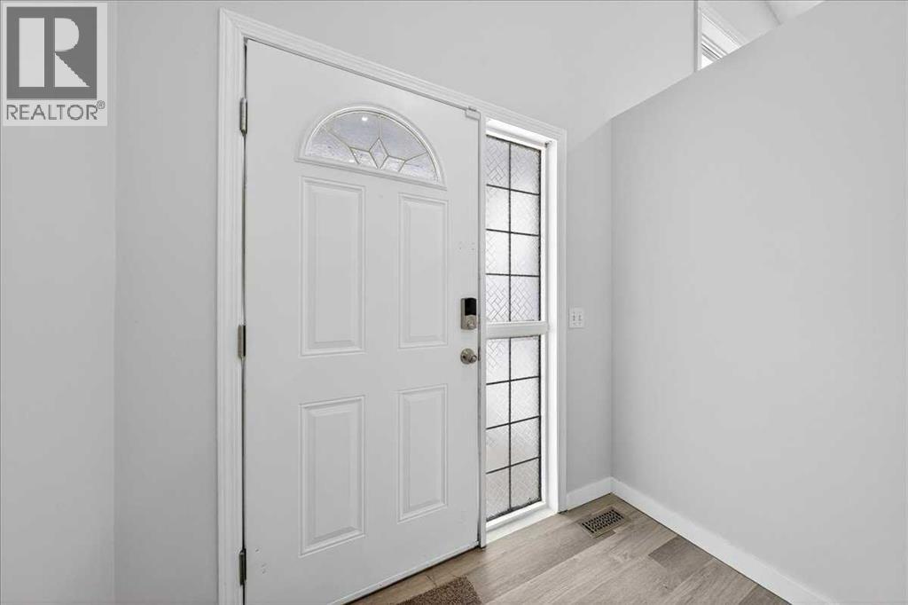 House for Sale in 246 Martinvalley Mews NE|Calgary, Alberta T3J4W3 5