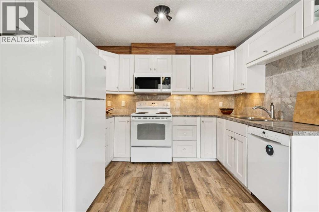 Row / Townhouse for Sale in 5, 6503 Ranchview Drive NW|Calgary, Alberta T3G1P2 5