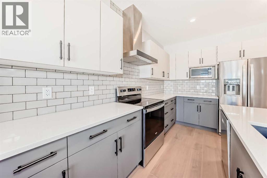 Duplex for Sale in 535 Tekarra Drive NW|Calgary, Alberta T3R2G4 2