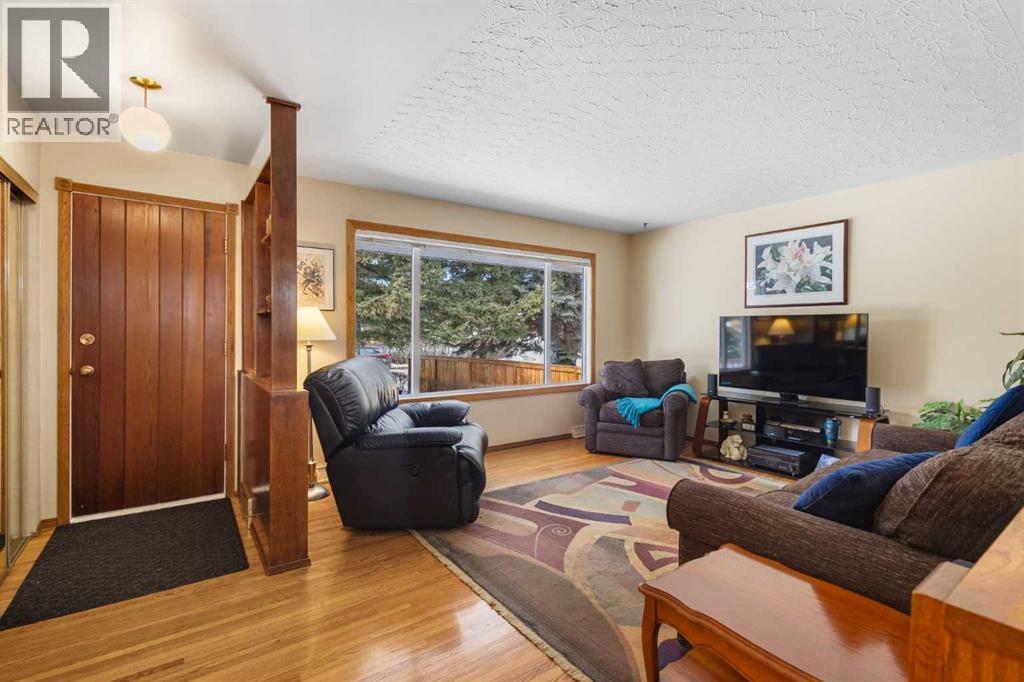 House for Sale in 3308 46 Street SW|Calgary, Alberta T3E3W8 4