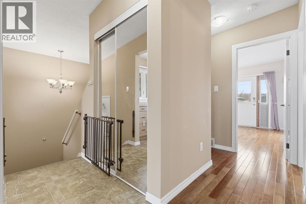 Duplex for Sale in 6605 Huntridge Hill NE|Calgary, Alberta T2K4A1 3