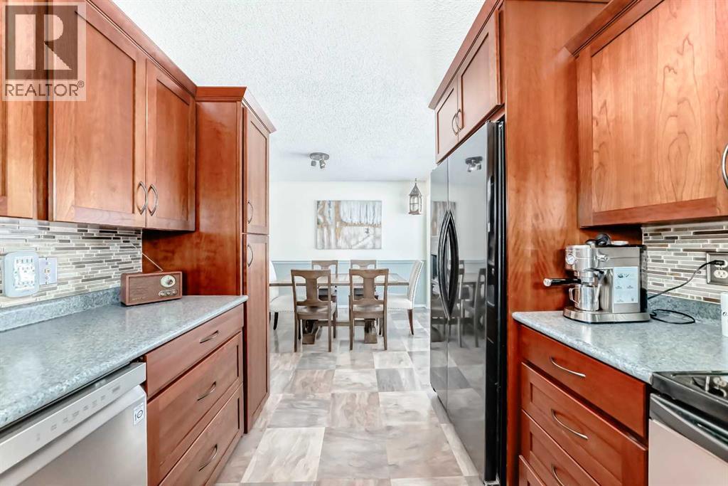 House for Sale in 48 Midglen Way SE|Calgary, Alberta T2X1G4 4