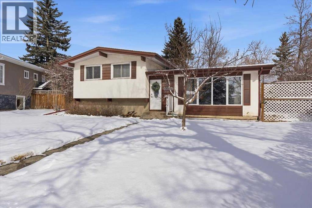 House for Sale in 6004 Louise Road SW|Calgary, Alberta T3E5V2 2