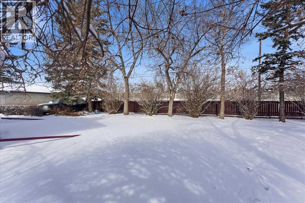 House for Sale in 6004 Louise Road SW|Calgary, Alberta T3E5V2 4