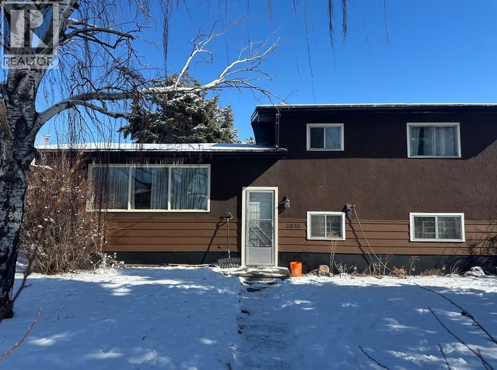House for Sale in 2028 43 Street SE|Calgary, Alberta T2B1H3 2