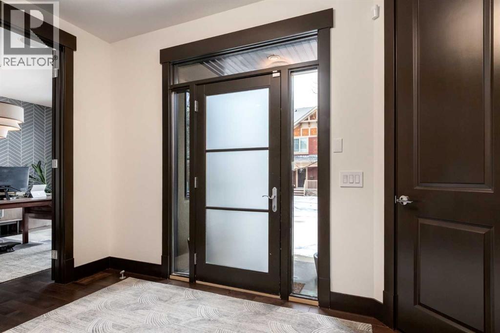 House for Sale in 18 Murmansk Way SW|Calgary, Alberta T3E7R8 4