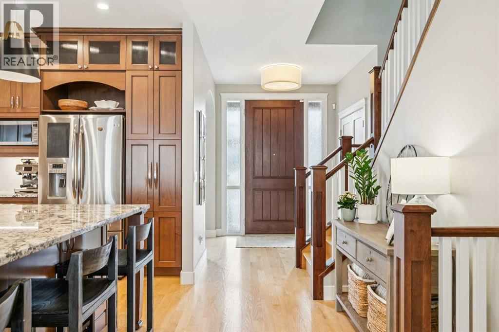 Duplex for Sale in 2607 32 Street SW|Calgary, Alberta T3E2R8 5