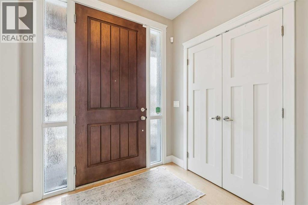 Duplex for Sale in 2607 32 Street SW|Calgary, Alberta T3E2R8 2