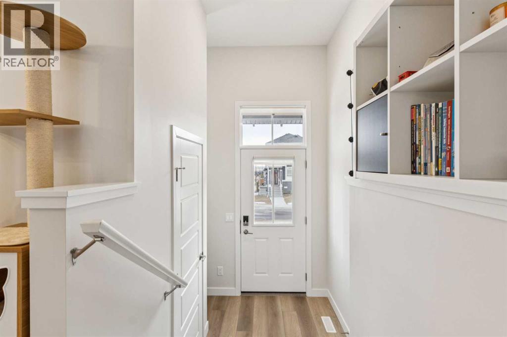 House for Sale in 87 Aquila Way NW|Calgary, Alberta T3R1Z7 4