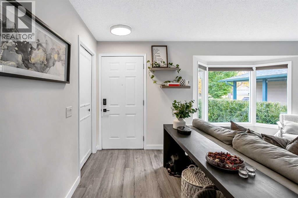 House for Sale in 188 Suncrest Way SE|Calgary, Alberta T2X1W4 4