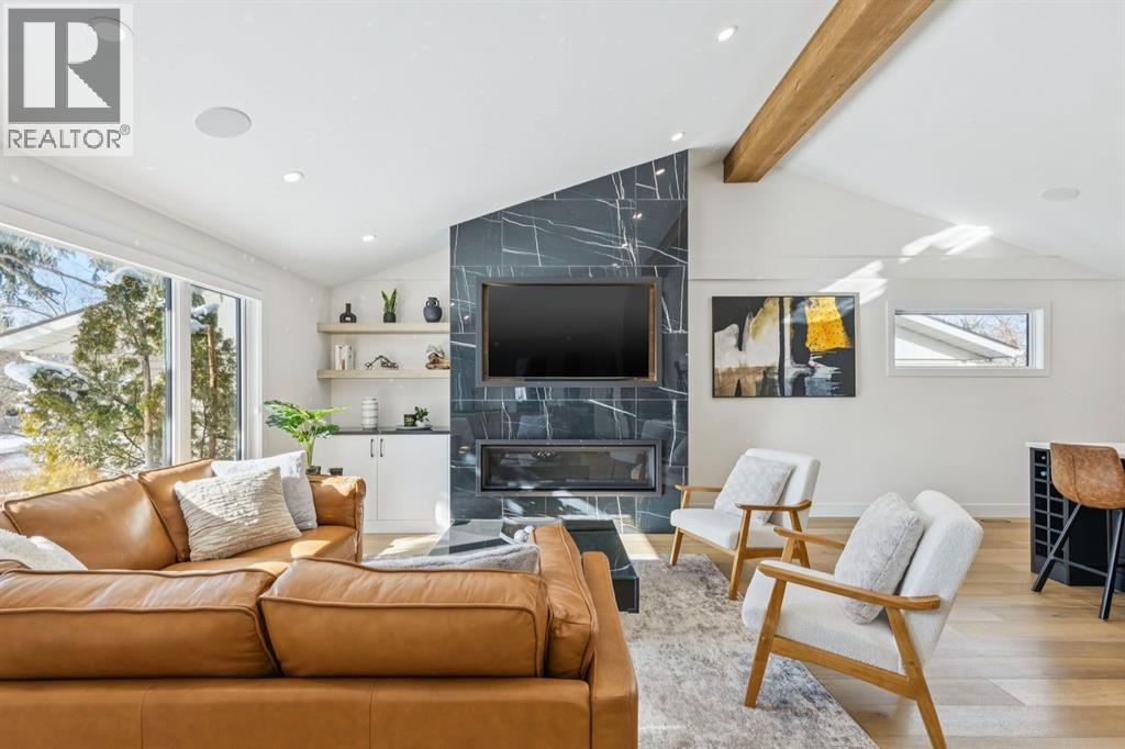 House for Sale in 308 Silvergrove Drive NW|Calgary, Alberta T3B4M5 4