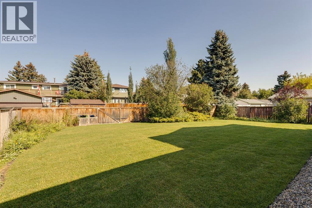 House for Sale in 308 Silvergrove Drive NW|Calgary, Alberta T3B4M5 3