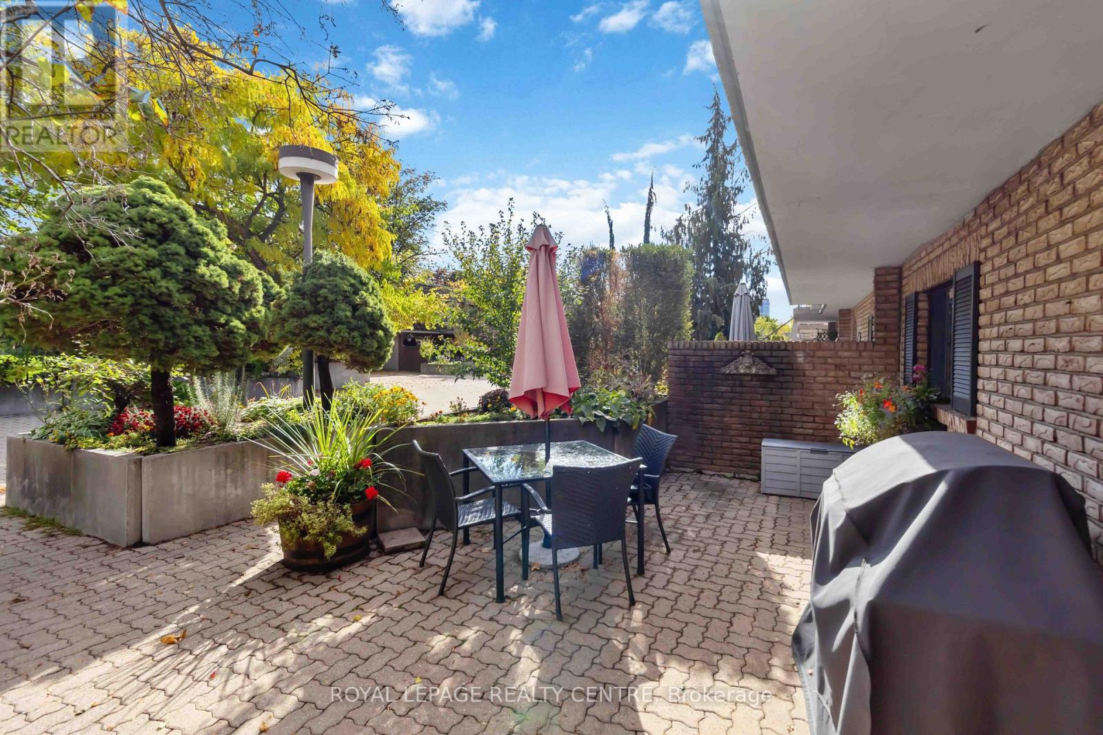 Row / Townhouse for Sale in 34 - 1330 MISSISSAUGA VALLEY BOULEVARD|Mississauga (Mississauga Valleys), Ontario L5A3T1 3