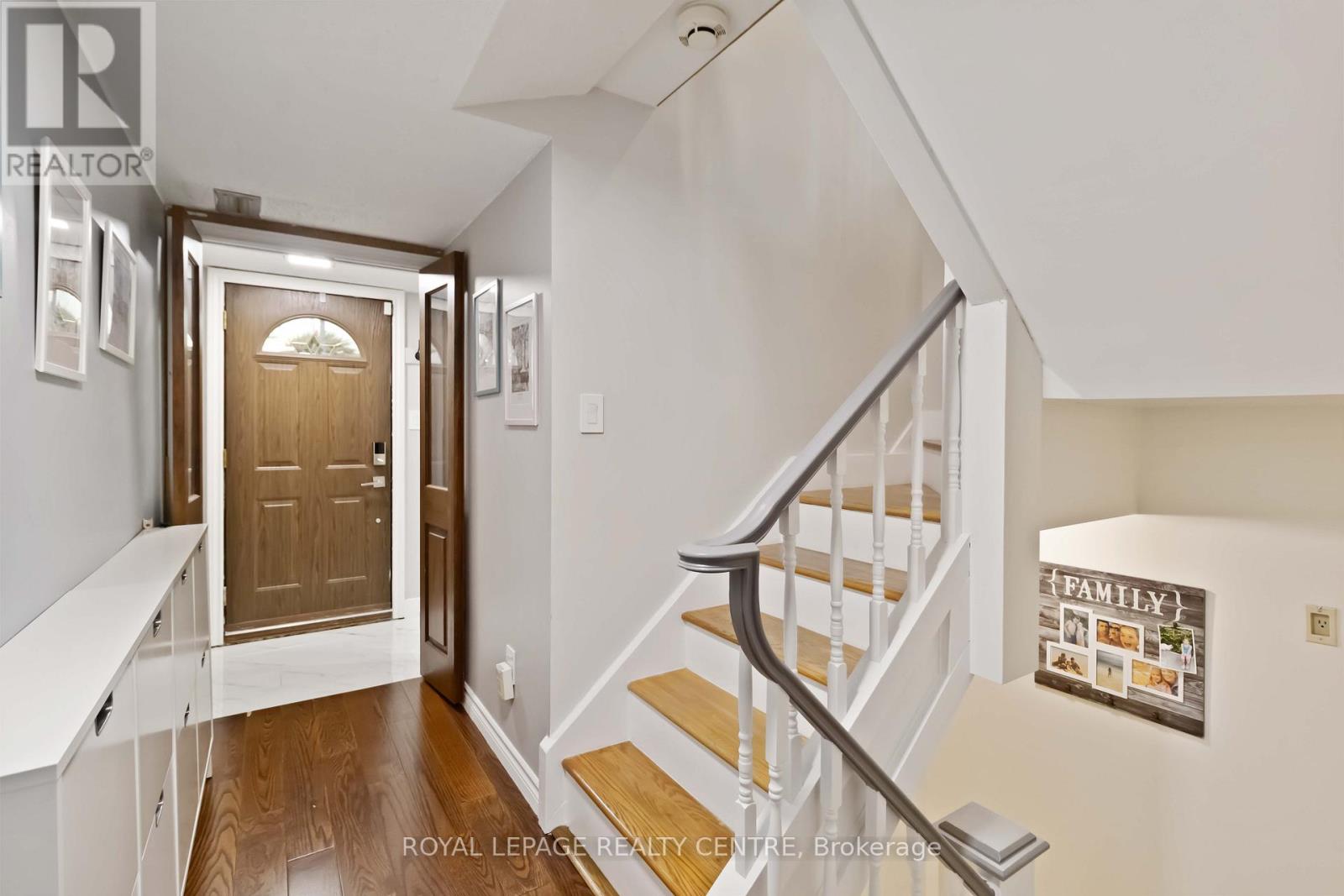 Row / Townhouse for Sale in 34 - 1330 MISSISSAUGA VALLEY BOULEVARD|Mississauga (Mississauga Valleys), Ontario L5A3T1 4