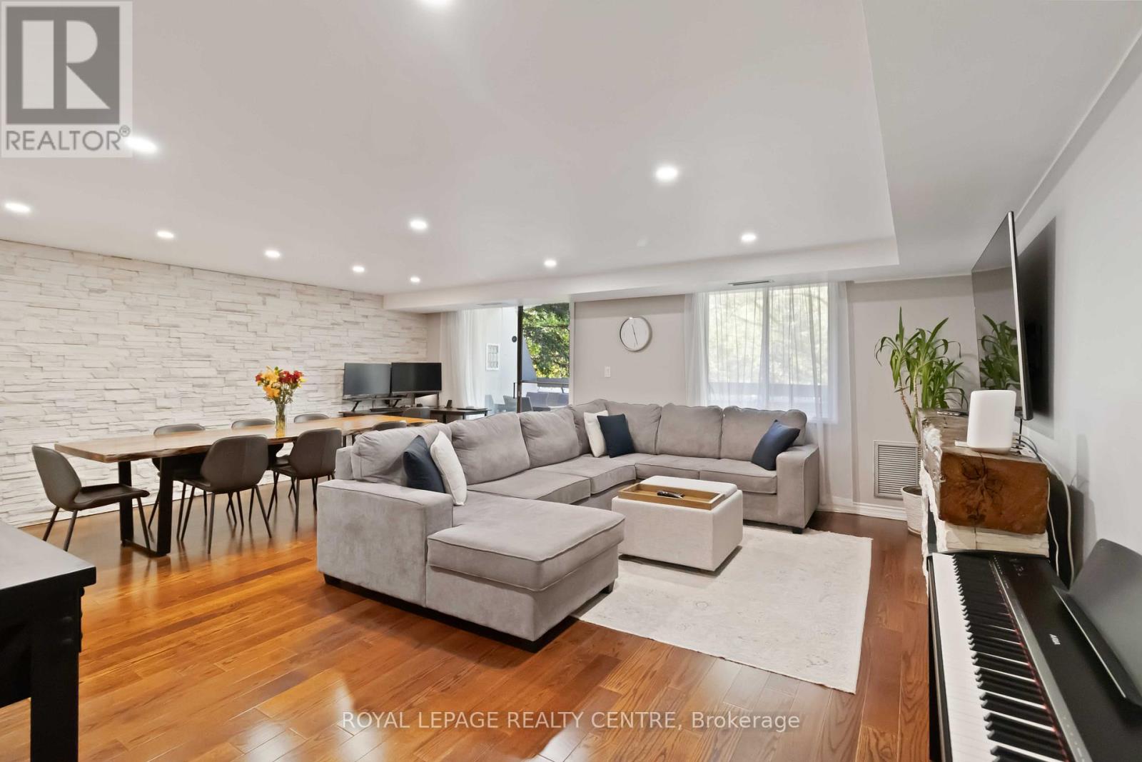 Row / Townhouse for Sale in 34 - 1330 MISSISSAUGA VALLEY BOULEVARD|Mississauga (Mississauga Valleys), Ontario L5A3T1 5