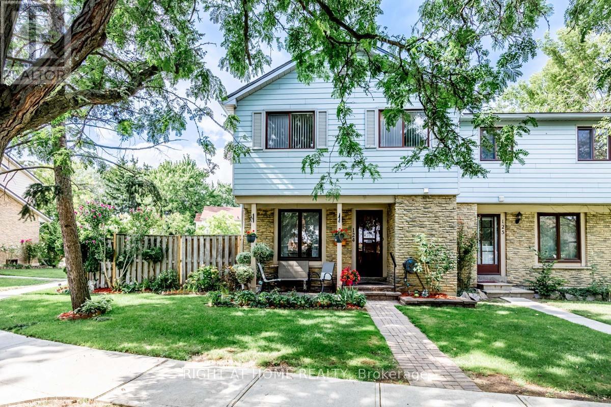 Row / Townhouse for Sale in 124 - 6540 FALCONER DRIVE|Mississauga (Streetsville), Ontario L5N1M1