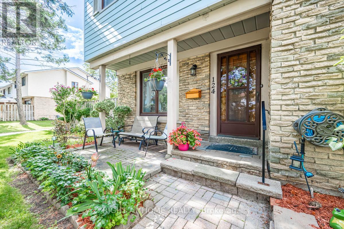 Row / Townhouse for Sale in 124 - 6540 FALCONER DRIVE|Mississauga (Streetsville), Ontario L5N1M1 2