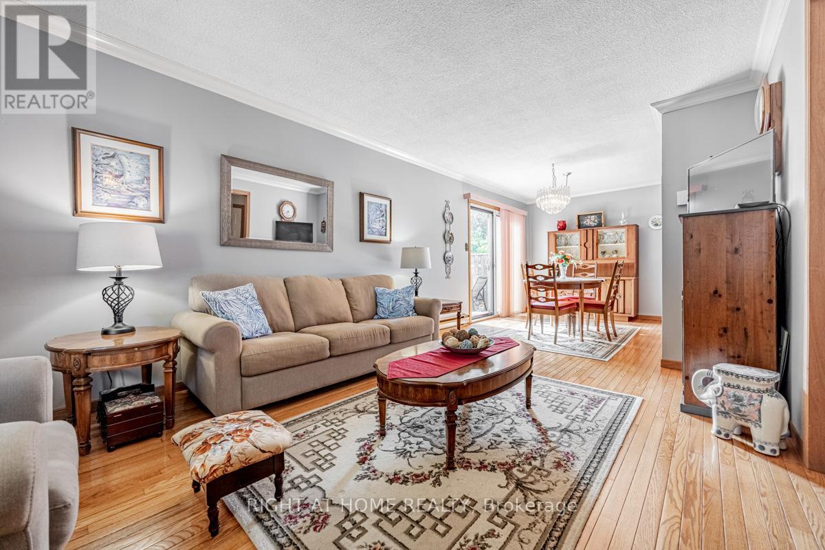 Row / Townhouse for Sale in 124 - 6540 FALCONER DRIVE|Mississauga (Streetsville), Ontario L5N1M1 5