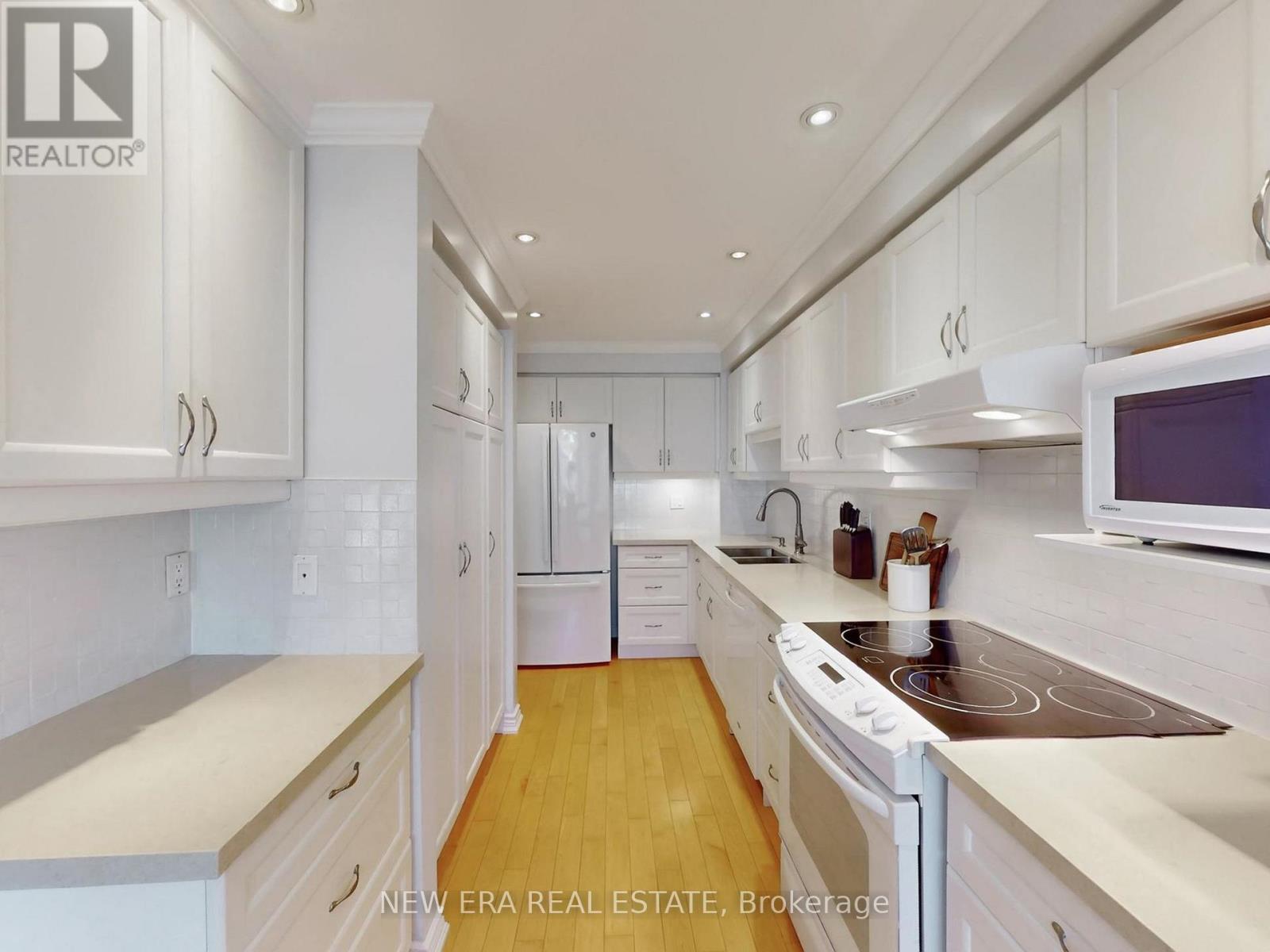 Row / Townhouse for Sale in 18 - 5490 GLEN ERIN DRIVE|Mississauga (Central Erin Mills), Ontario L5M5R4 5