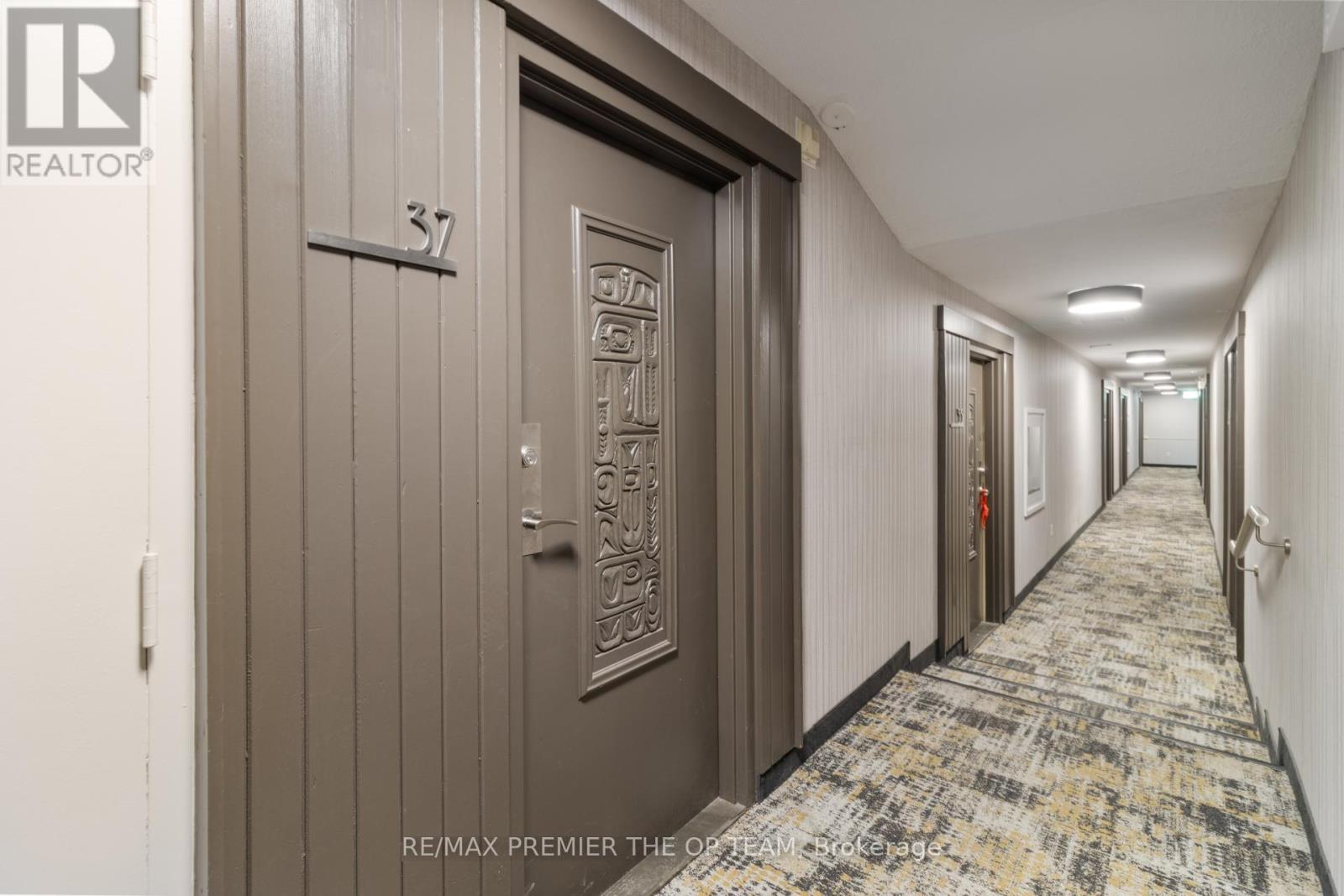 Row / Townhouse for Sale in 37 - 1016 FALGARWOOD DRIVE|Oakville (FA Falgarwood), Ontario L6H2P5 4