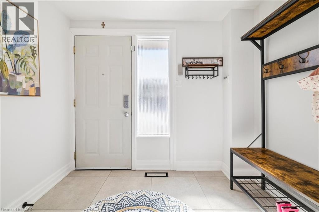 Row / Townhouse for Sale in 7430 COPENHAGEN Road Unit# 32|Mississauga, Ontario L5N2C4 4