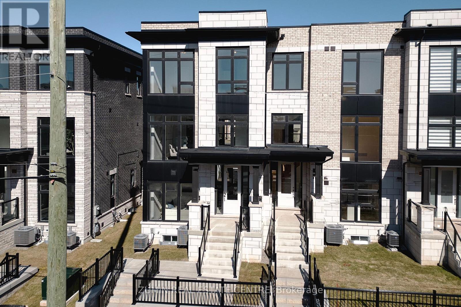 Row / Townhouse for Sale in 3189 SIXTH LINE|Oakville (GO Glenorchy), Ontario L6H0V7