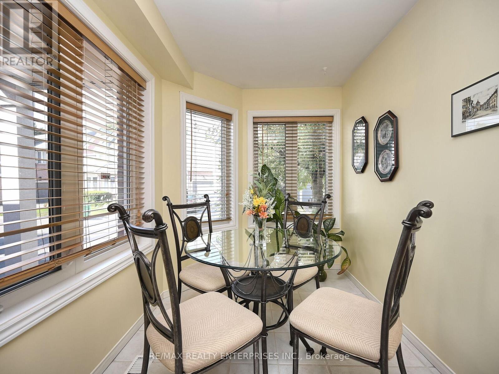 Row / Townhouse for Sale in 114 - 2205 SOUTH MILLWAY ROAD|Mississauga (Erin Mills), Ontario L5L3T2 3