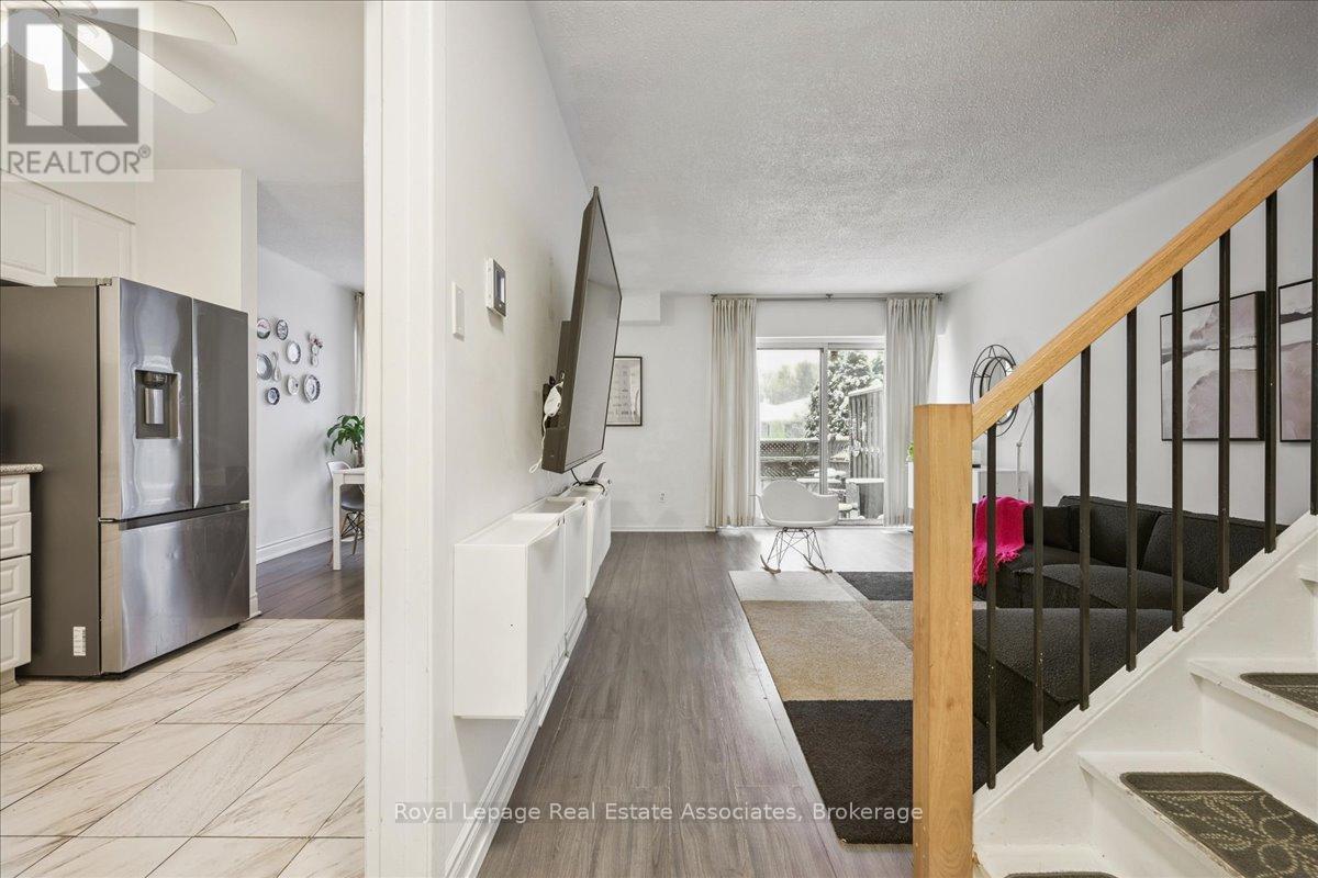 Row / Townhouse for Sale in 17 - 1230 GRIPSHOLM ROAD|Mississauga (Applewood), Ontario L4Y2G9 4