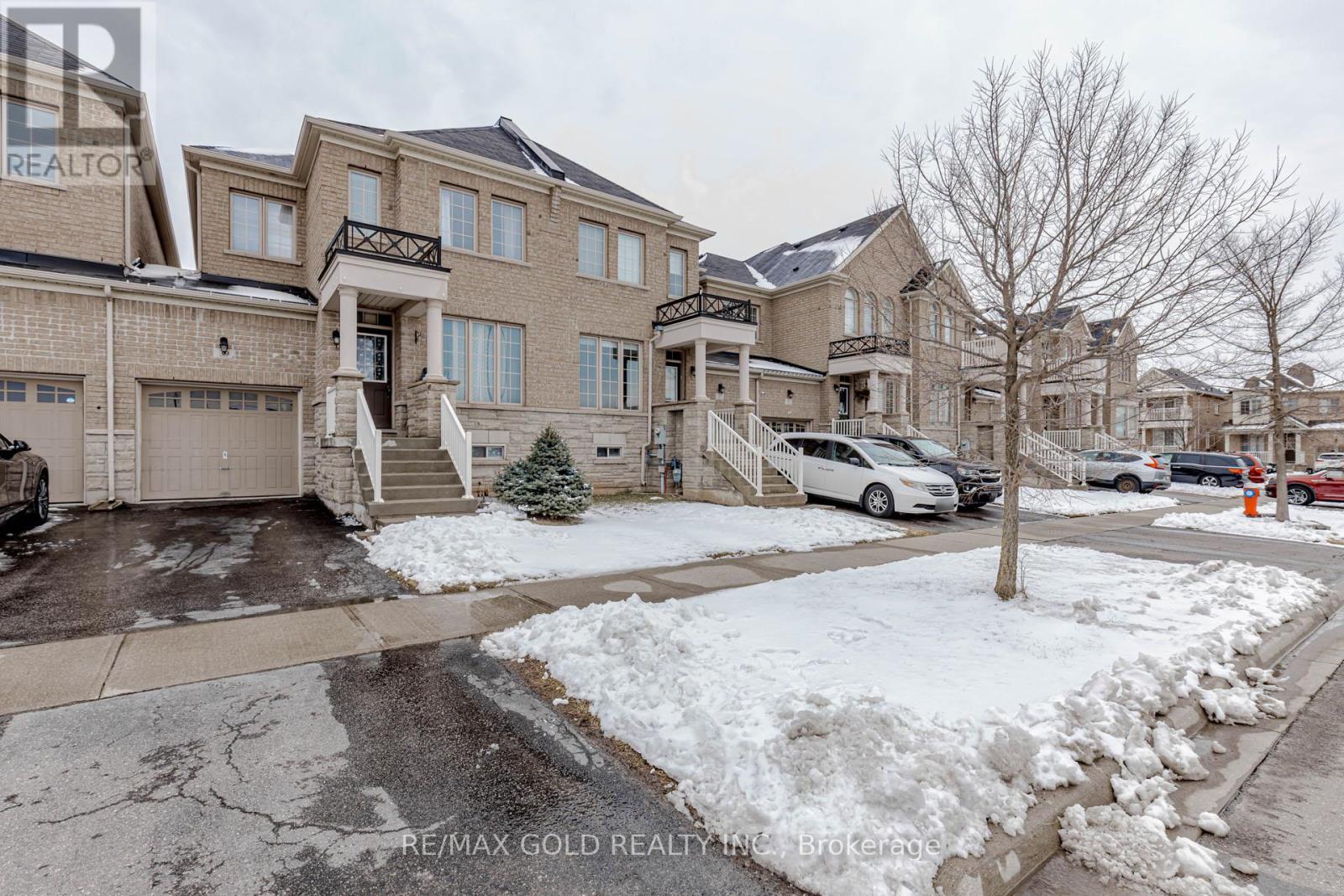 Row / Townhouse for Sale in 39 CHESTERWOOD CRESCENT|Brampton (Credit Valley), Ontario L6Y0Z4