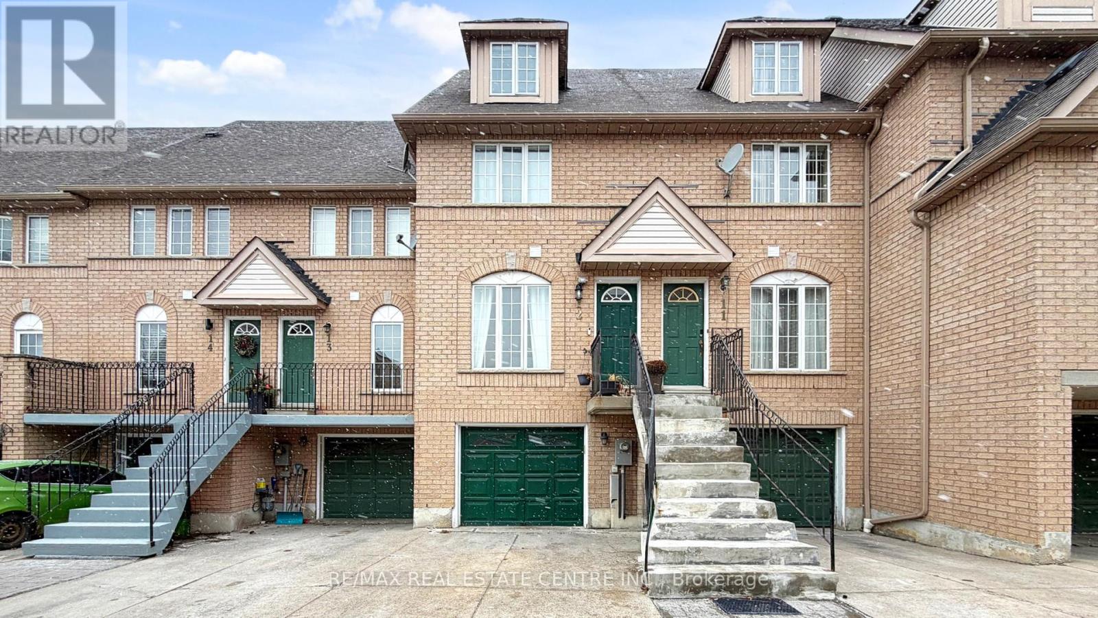 Row / Townhouse for Sale in 12 - 80 STRATHAVEN DRIVE|Mississauga (Hurontario), Ontario L5R3V9 2
