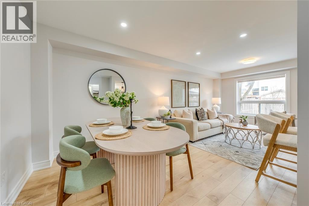 Row / Townhouse for Sale in 2350 GRAND RAVINE Drive Unit# 17|Oakville, Ontario L6H6E2