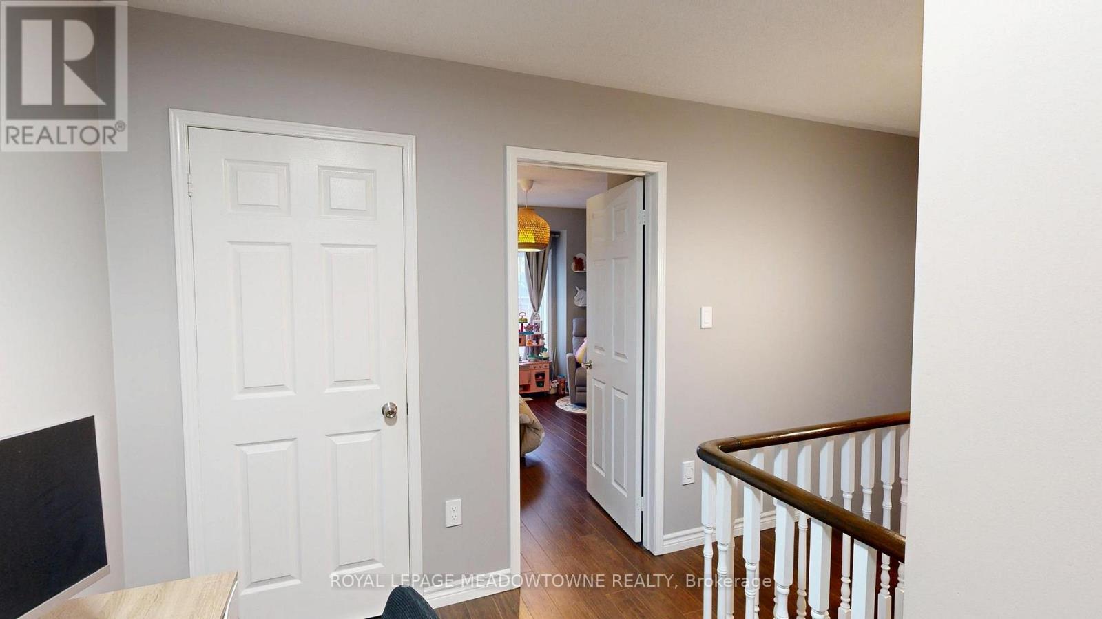 Row / Townhouse for Sale in 2 - 1591 SOUTH PARADE COURT|Mississauga (East Credit), Ontario L5M6G1 2