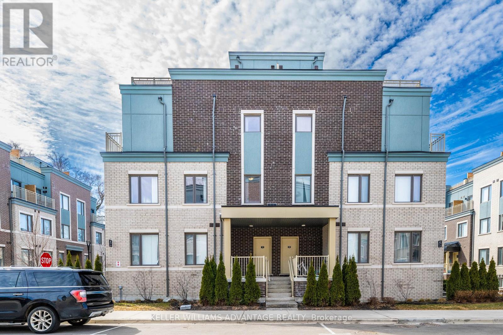 Row / Townhouse for Sale in 40 WILLIAM JACKSON WAY|Toronto (New Toronto), Ontario M8V0J7