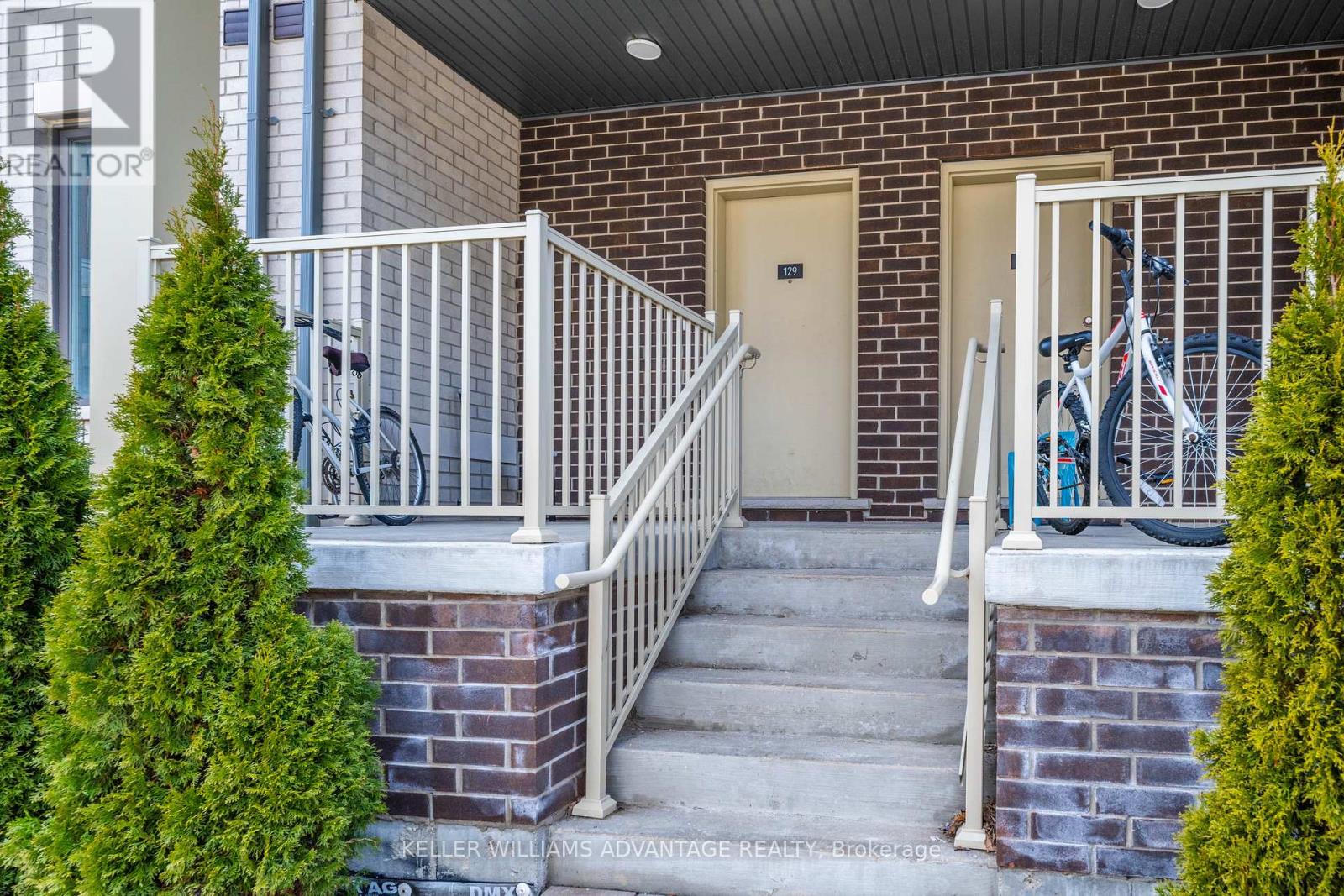 Row / Townhouse for Sale in 40 WILLIAM JACKSON WAY|Toronto (New Toronto), Ontario M8V0J7 3