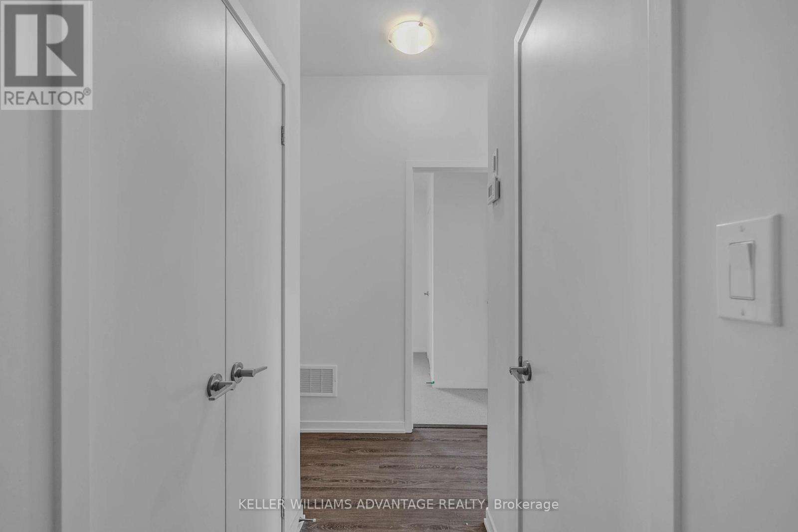 Row / Townhouse for Sale in 40 WILLIAM JACKSON WAY|Toronto (New Toronto), Ontario M8V0J7 5